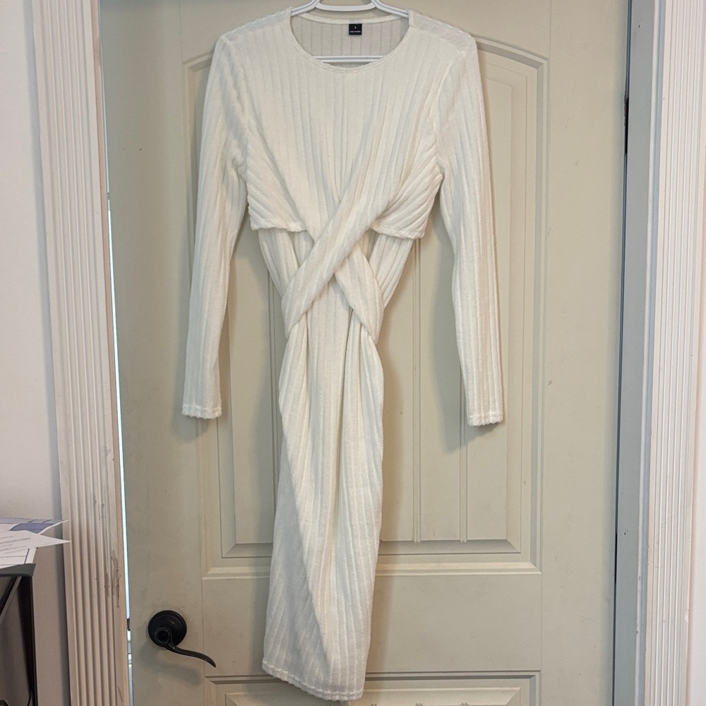 Elegant White Long Sleeve Dress